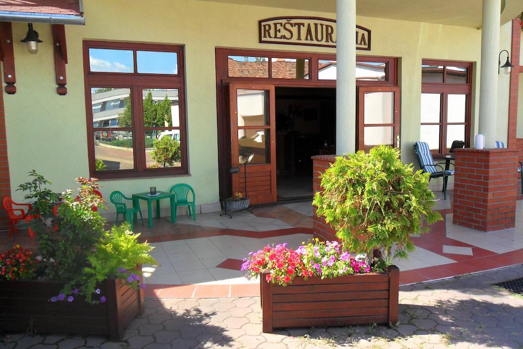 Hotel St.Florian Sturovo Ngoại thất bức ảnh