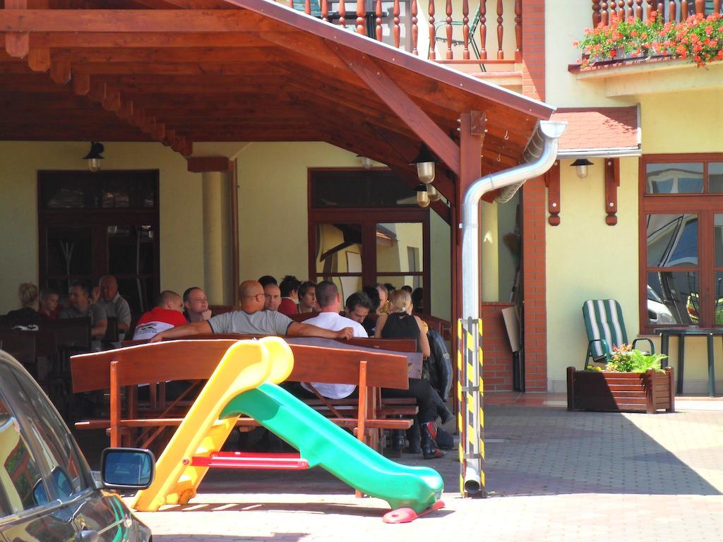 Hotel St.Florian Sturovo Ngoại thất bức ảnh