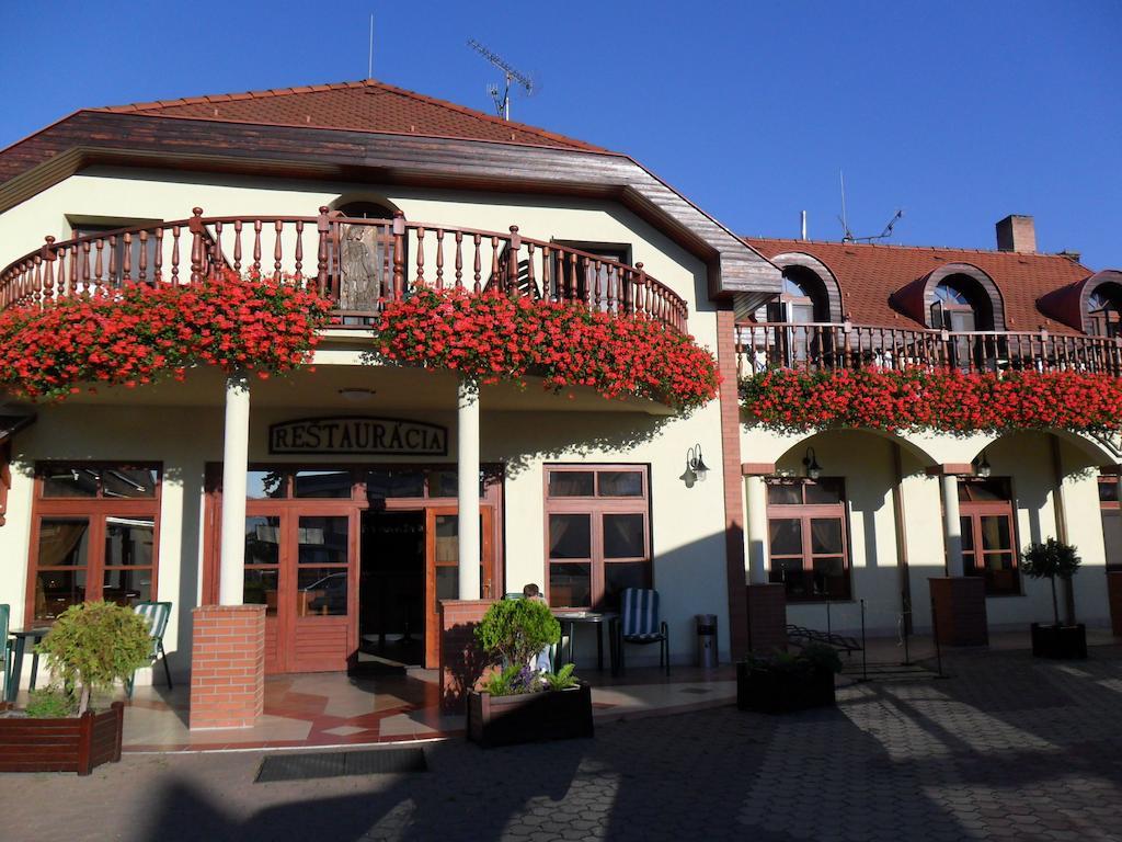Hotel St.Florian Sturovo Ngoại thất bức ảnh