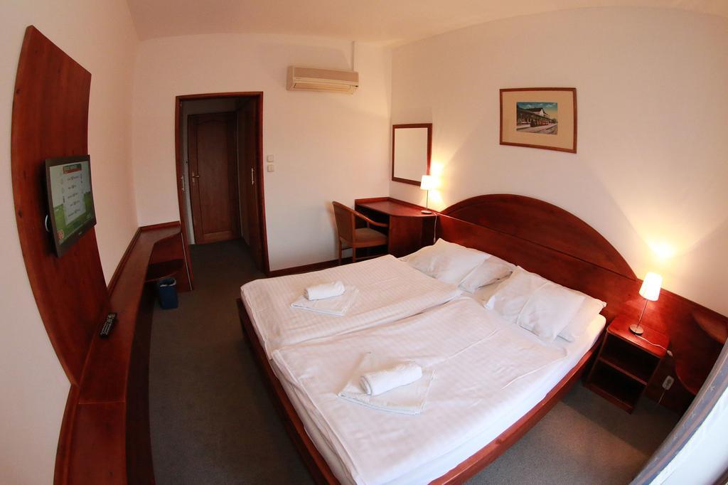Hotel St.Florian Sturovo Ngoại thất bức ảnh