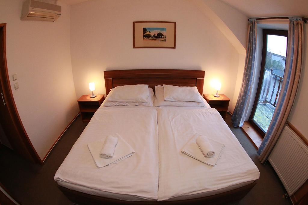Hotel St.Florian Sturovo Ngoại thất bức ảnh