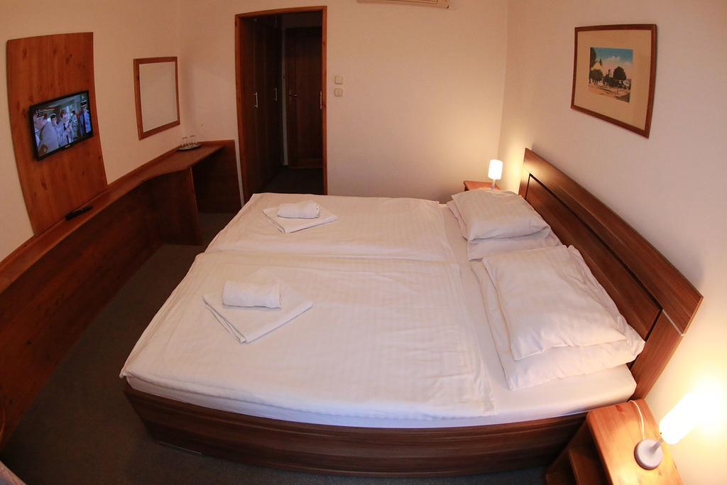 Hotel St.Florian Sturovo Ngoại thất bức ảnh