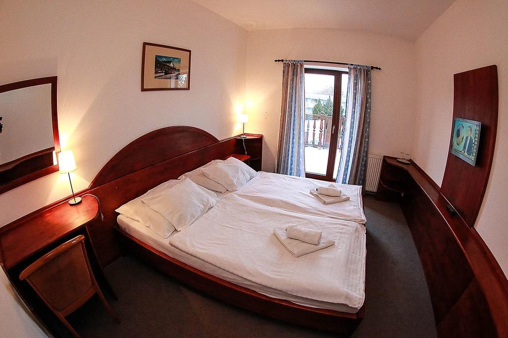 Hotel St.Florian Sturovo Ngoại thất bức ảnh